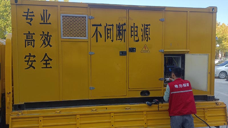 固镇柴油发电机组和UPS电源配合使用时，如何避免切换过程中的电力中断？